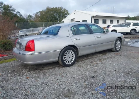2005 Lincoln Town Car Signature Limited из США, поврежденный, VIN 1LNHM82W65Y668882